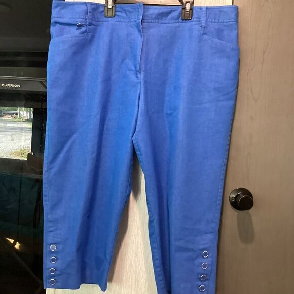 NWOT. Larry Levine Brand Women’s 20W Royal Blue Capris - Picture 4 of 9